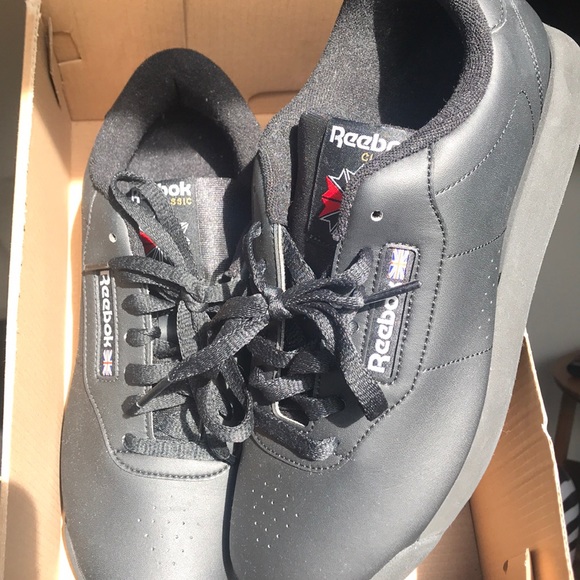 Black Reebok - Picture 2 of 3
